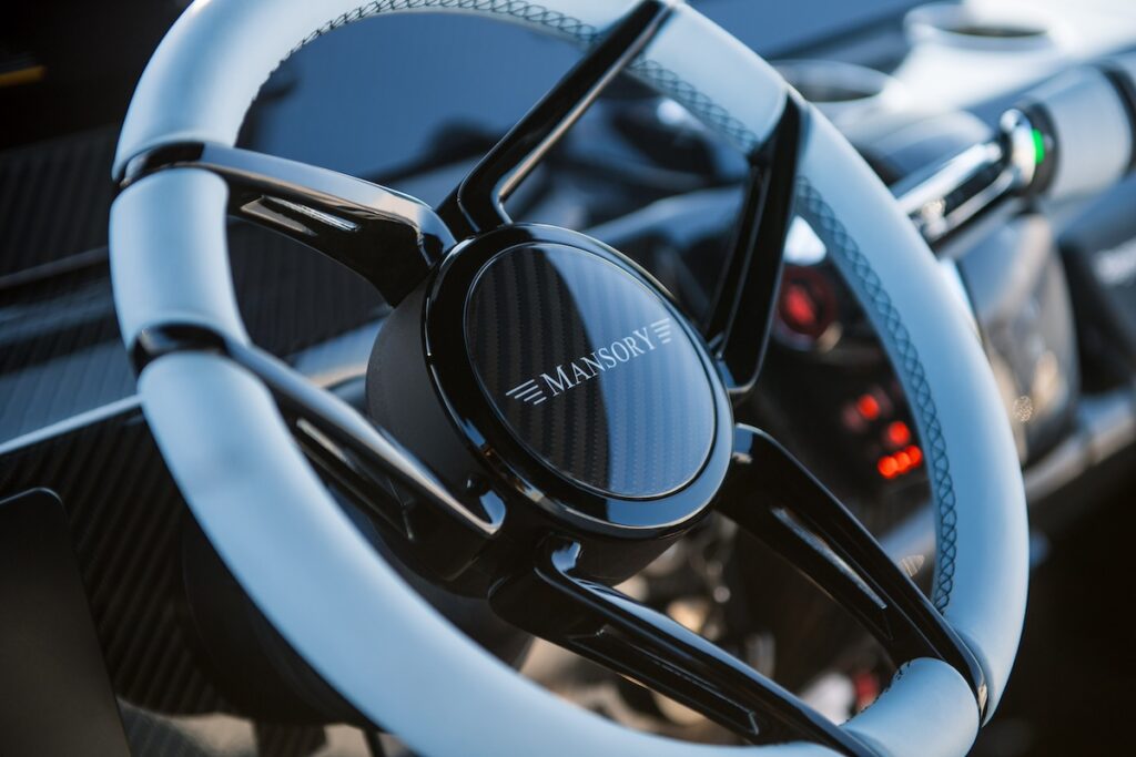 La Pirelli 42 Special Edition se producirá en serie limitada y altamente personalizable.