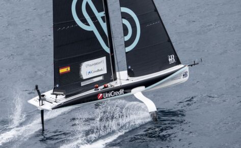 Sail Team BCN, líder en casa después de una victoria en la UniCredit Youth America’s Cup