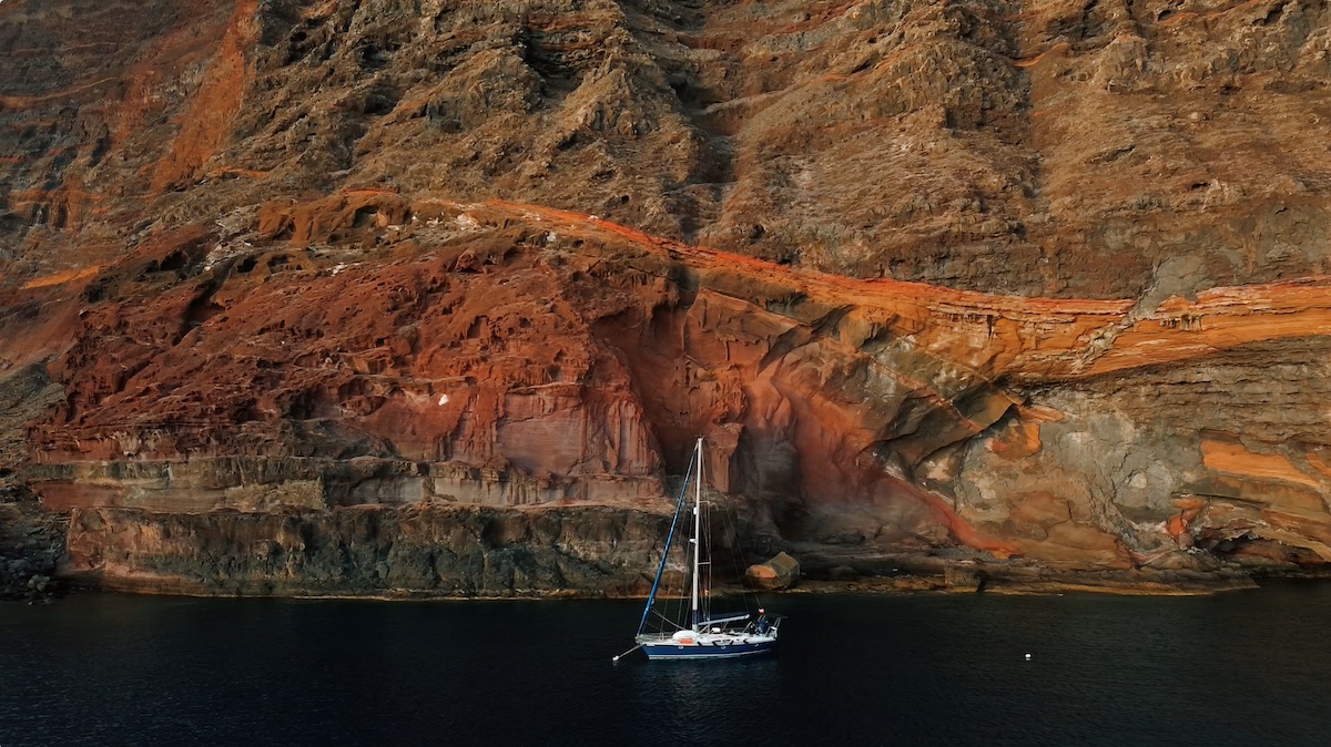 El Forquilla fondeado en Islas Desiertas