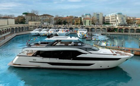 Ferretti Yachts 940