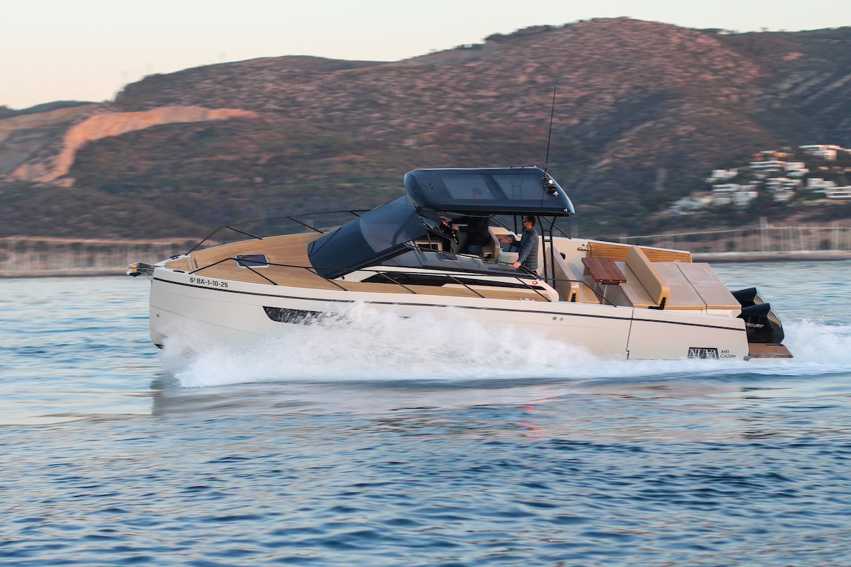 Nuva Yachts M11 Cabin