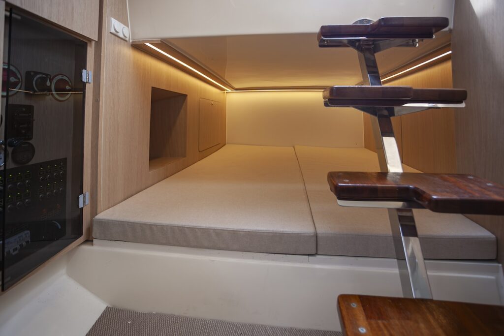 Nuva Yachts M11 Cabin