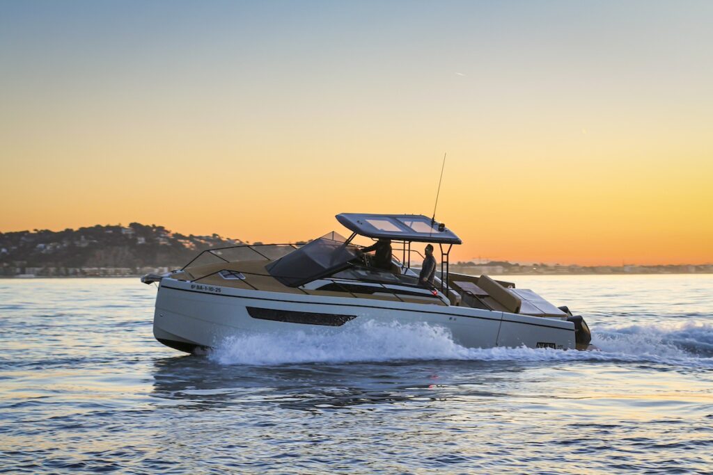 Nuva Yachts M11 Cabin