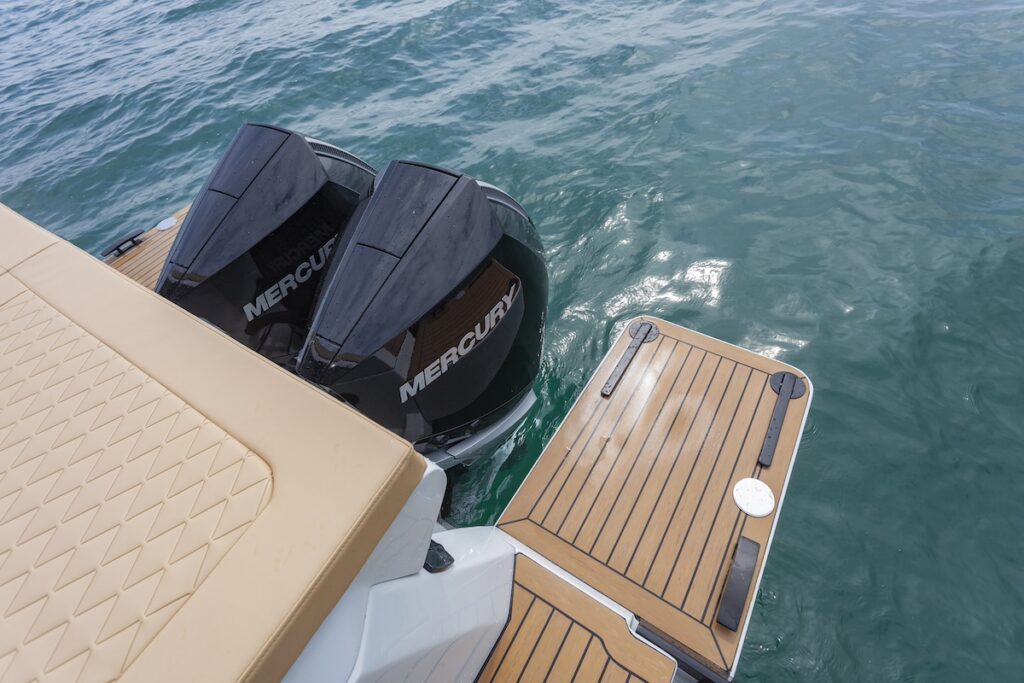 Nuva Yachts M11 Cabin