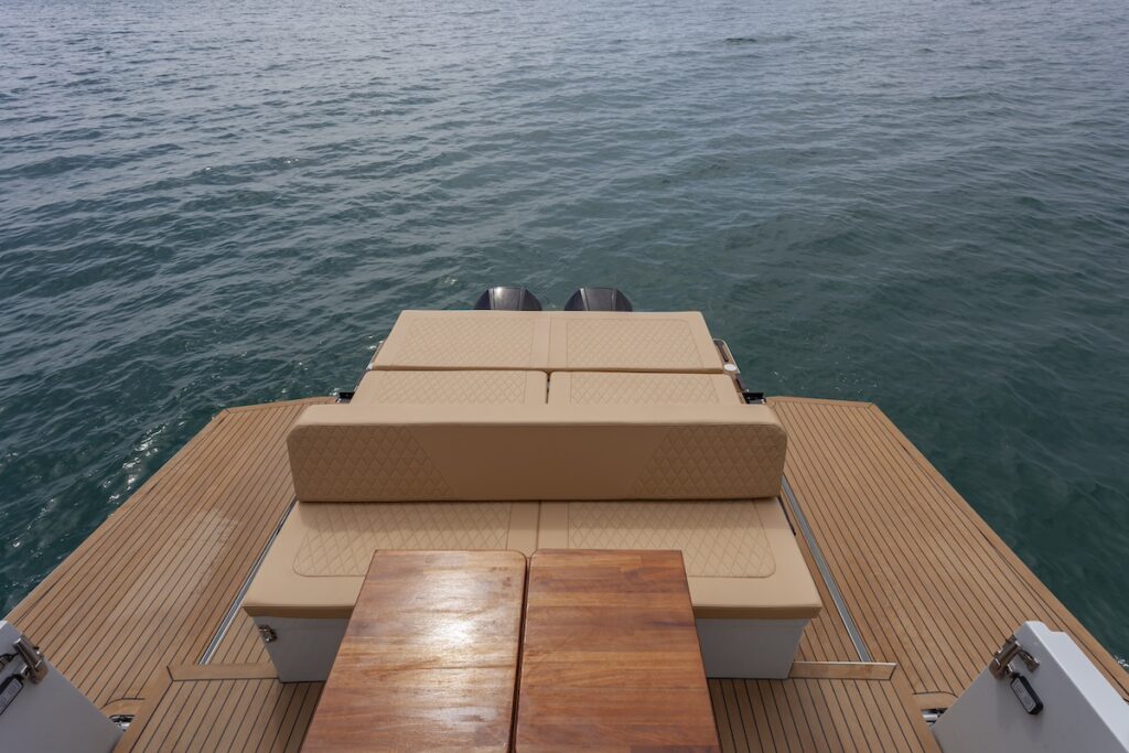 Nuva Yachts M11 Cabin