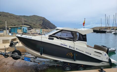 Embarcaciones Remolcables: tipos, pros, contras y consejos