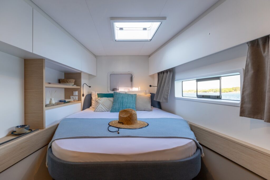 FOUNTAINE PAJOT 44 NEW