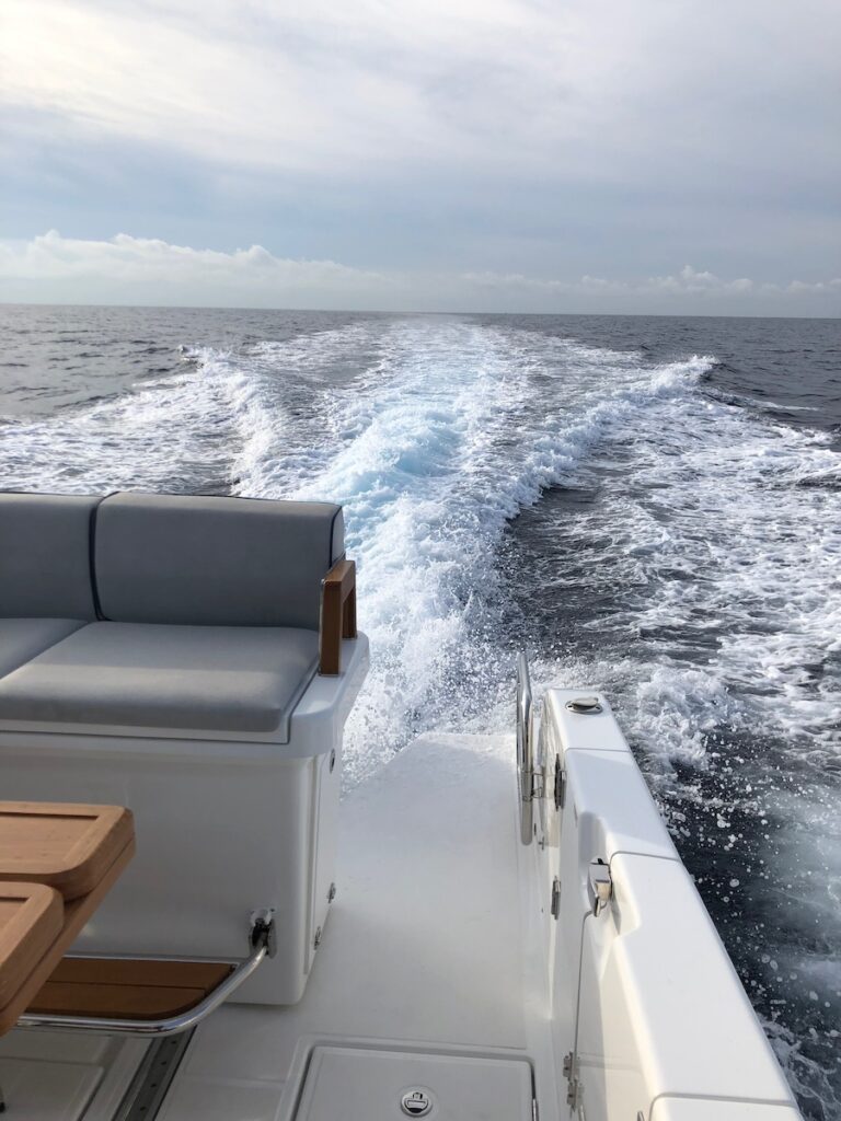 Aiata Wayfinder 38 Suntop