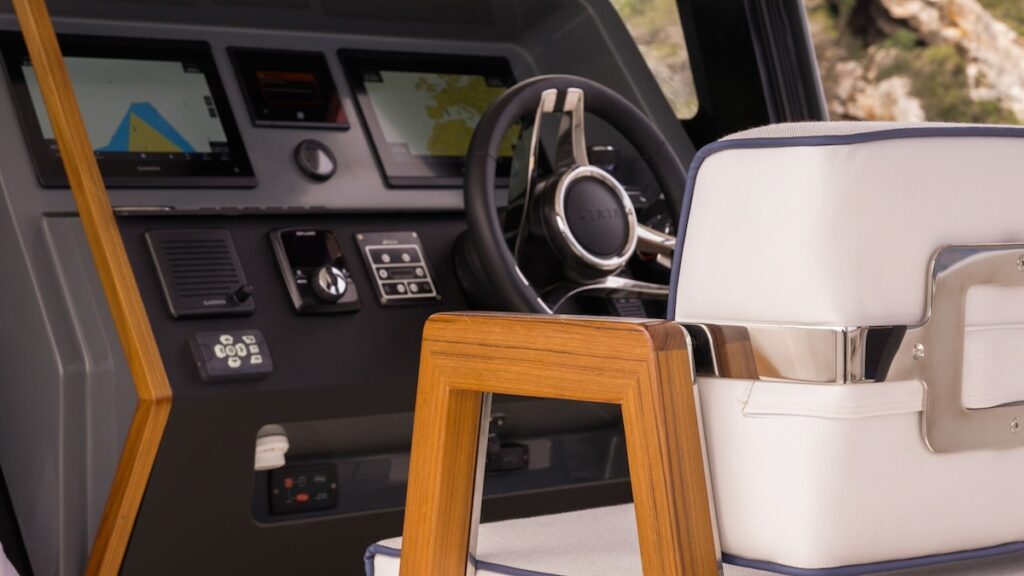 Aiata Wayfinder 38 Suntop