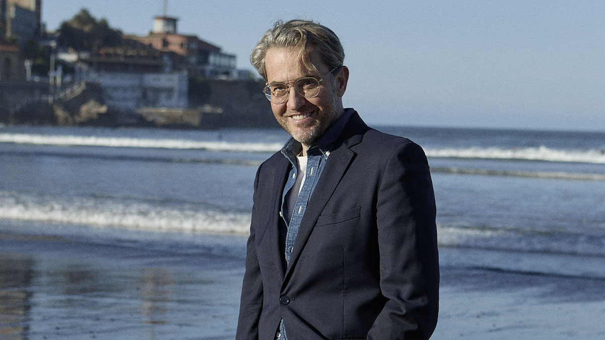 Nautik Interview | Máximo Huerta: «Pasear un rato por la orilla es necesario y limpia los problemas»