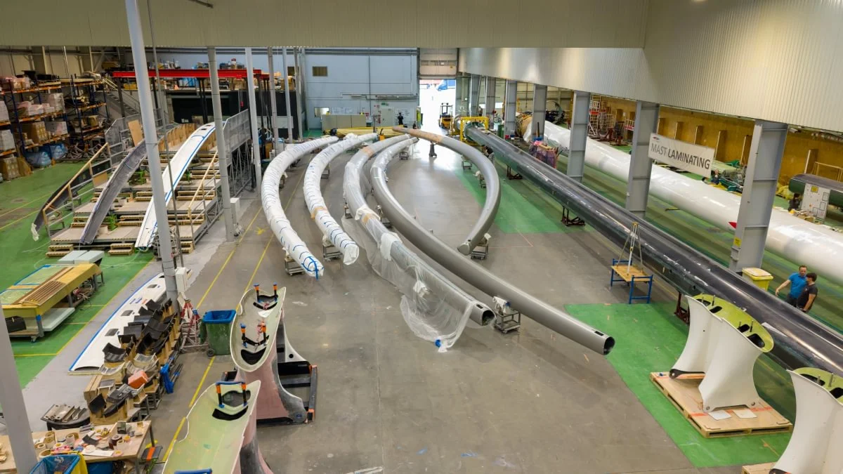 En las entrañas de la mejor fábrica de mástiles del planeta